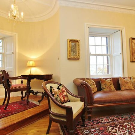 Elegant 3-Bedroom Ramsay Garden Apartment In Edinburgh City Centre Экстерьер фото