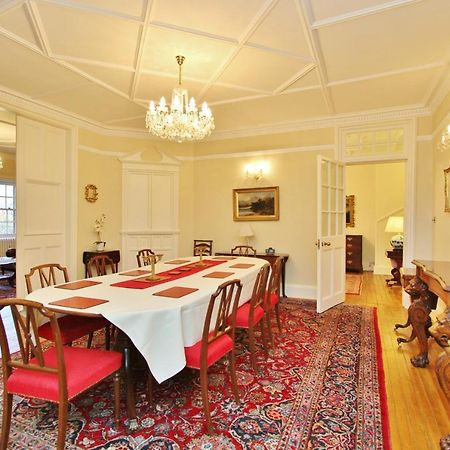 Elegant 3-Bedroom Ramsay Garden Apartment In Edinburgh City Centre Экстерьер фото