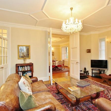 Elegant 3-Bedroom Ramsay Garden Apartment In Edinburgh City Centre Экстерьер фото