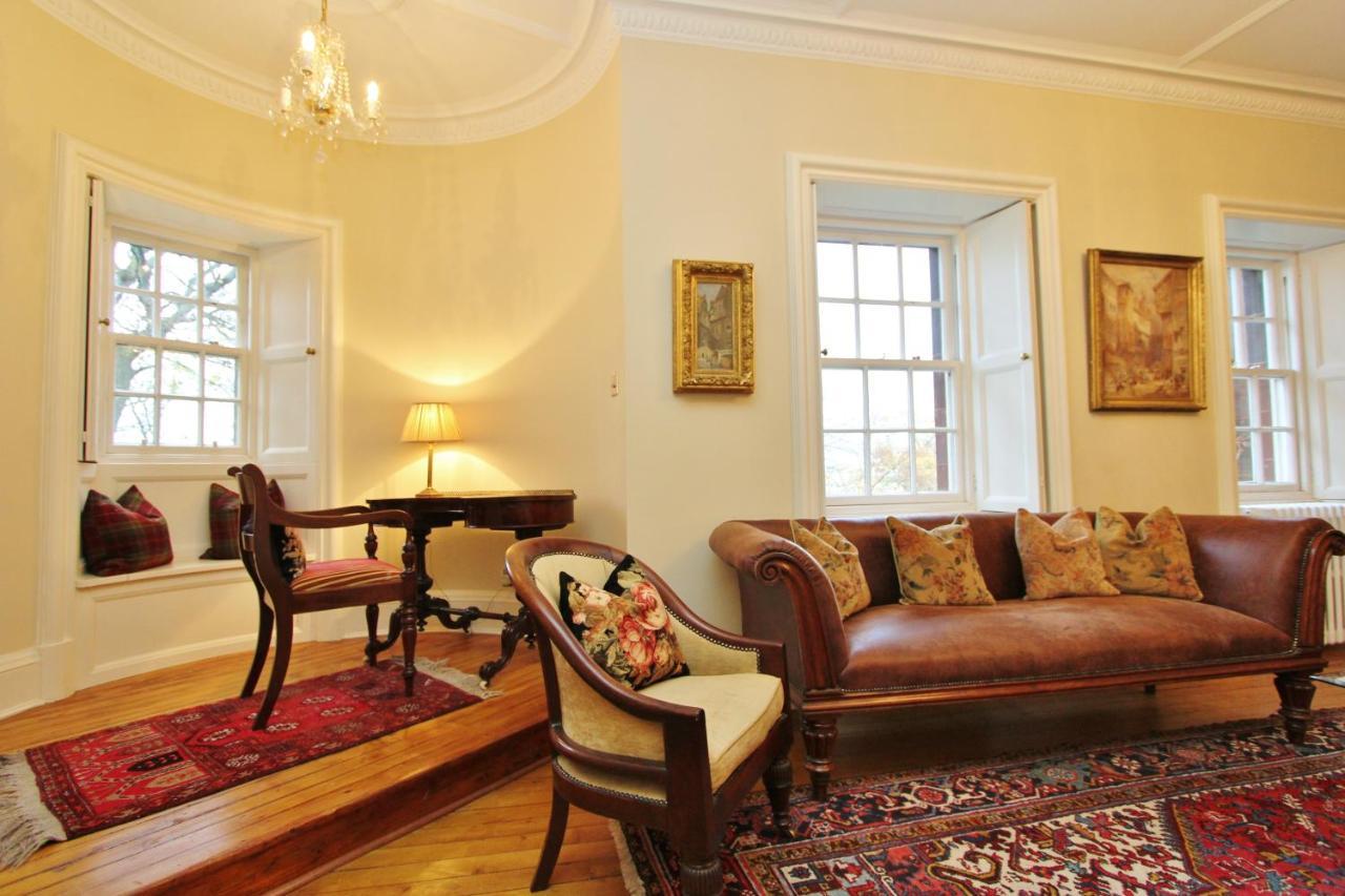 Elegant 3-Bedroom Ramsay Garden Apartment In Edinburgh City Centre Экстерьер фото