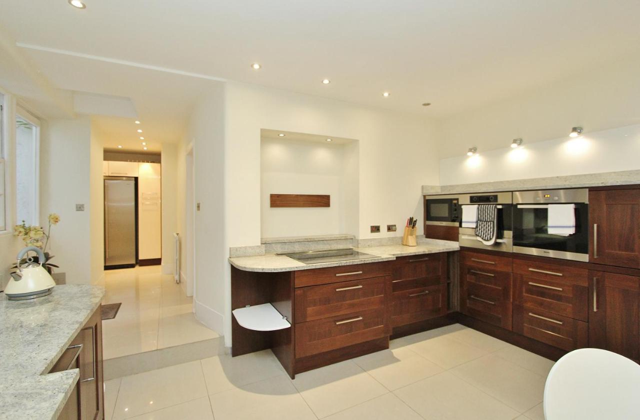 Elegant 3-Bedroom Ramsay Garden Apartment In Edinburgh City Centre Экстерьер фото