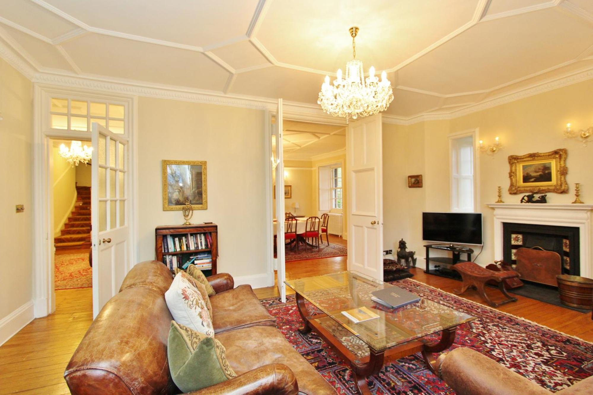 Elegant 3-Bedroom Ramsay Garden Apartment In Edinburgh City Centre Экстерьер фото