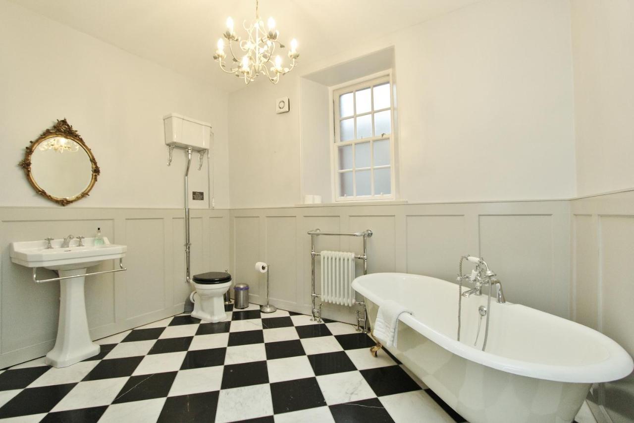 Elegant 3-Bedroom Ramsay Garden Apartment In Edinburgh City Centre Экстерьер фото