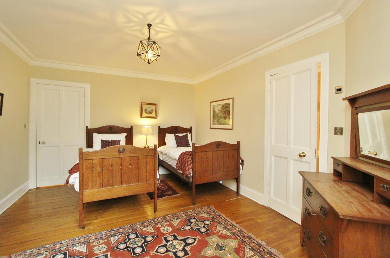 Elegant 3-Bedroom Ramsay Garden Apartment In Edinburgh City Centre Экстерьер фото