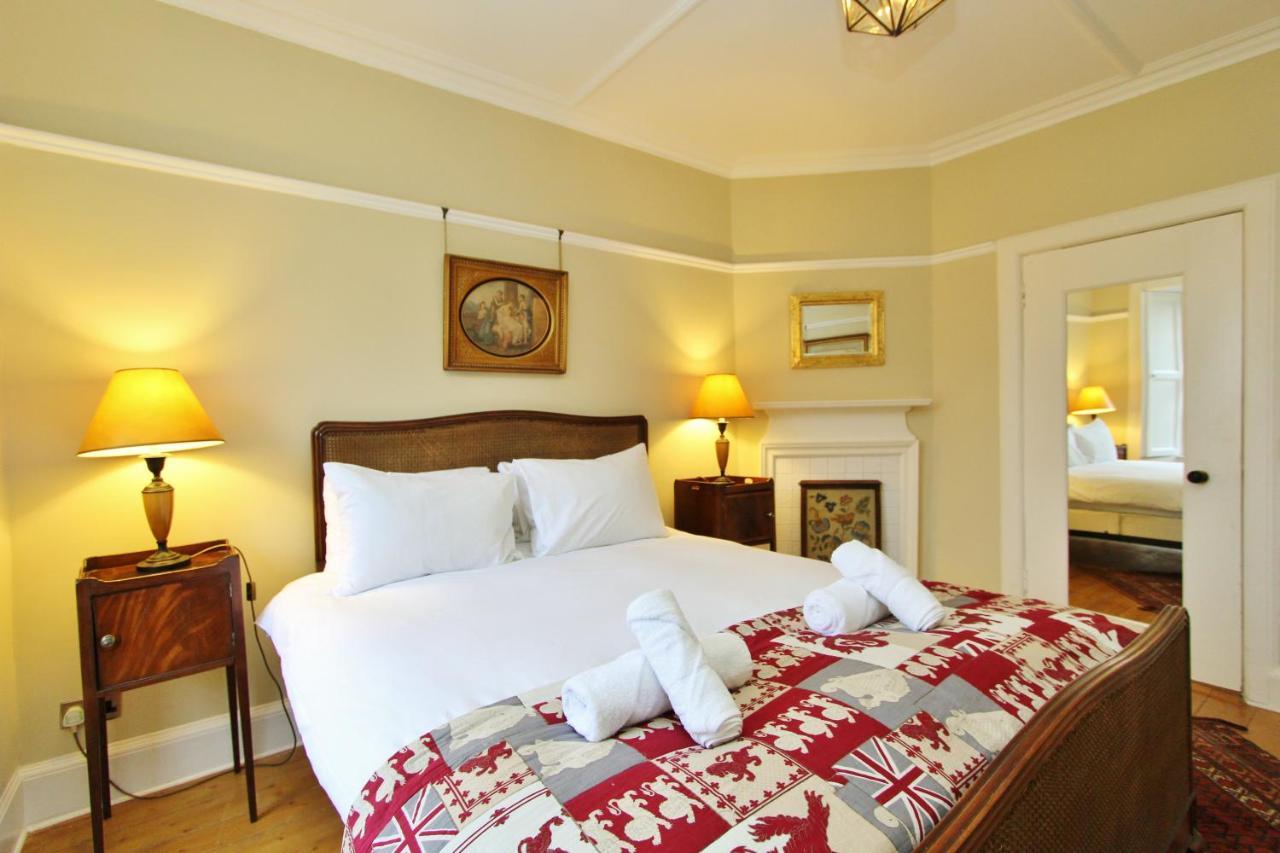 Elegant 3-Bedroom Ramsay Garden Apartment In Edinburgh City Centre Экстерьер фото