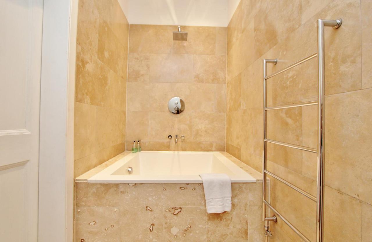 Elegant 3-Bedroom Ramsay Garden Apartment In Edinburgh City Centre Экстерьер фото
