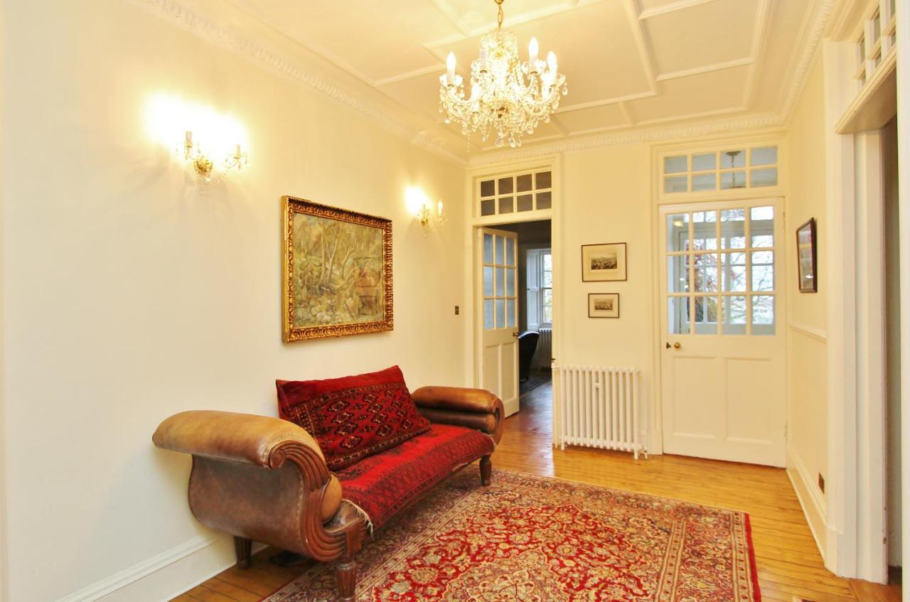 Elegant 3-Bedroom Ramsay Garden Apartment In Edinburgh City Centre Экстерьер фото