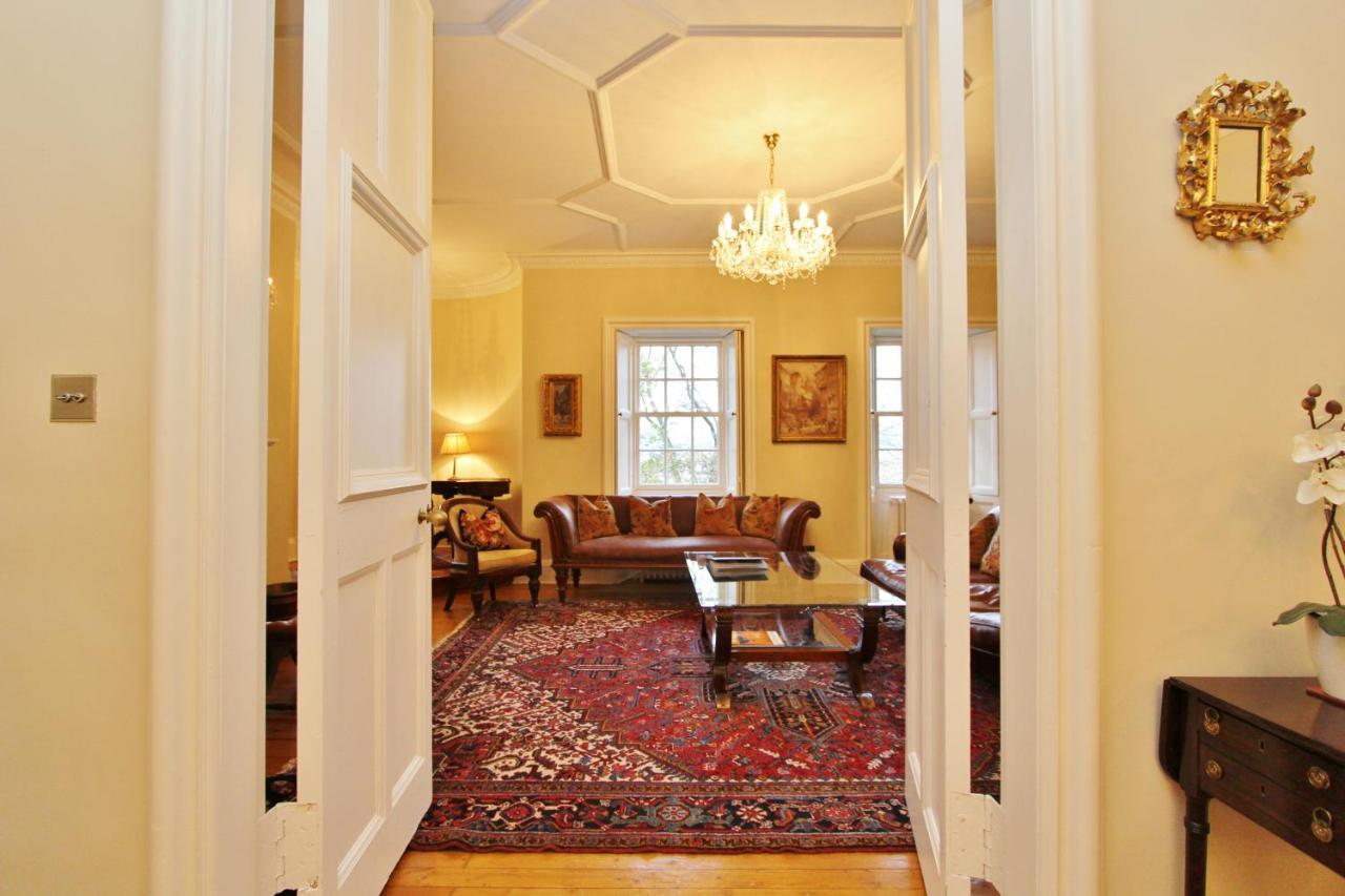 Elegant 3-Bedroom Ramsay Garden Apartment In Edinburgh City Centre Экстерьер фото